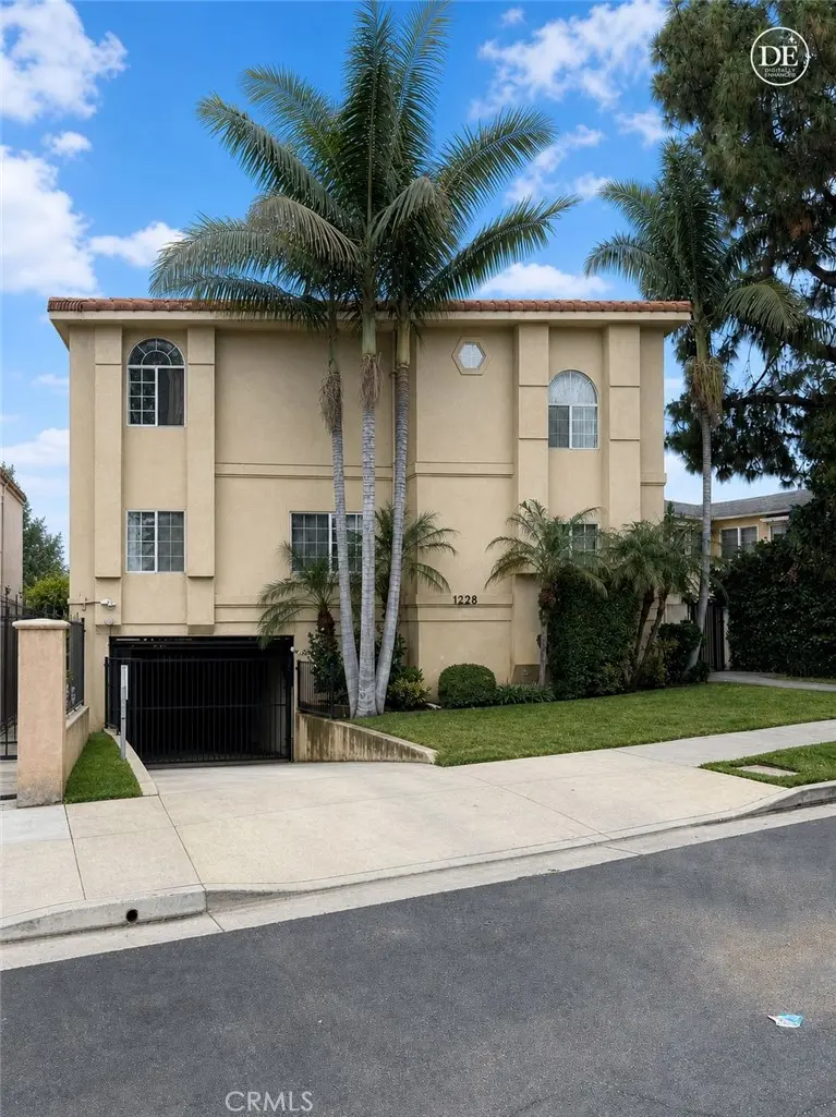 5228 Vantage 6, Valley Village, CA — listing photo 1