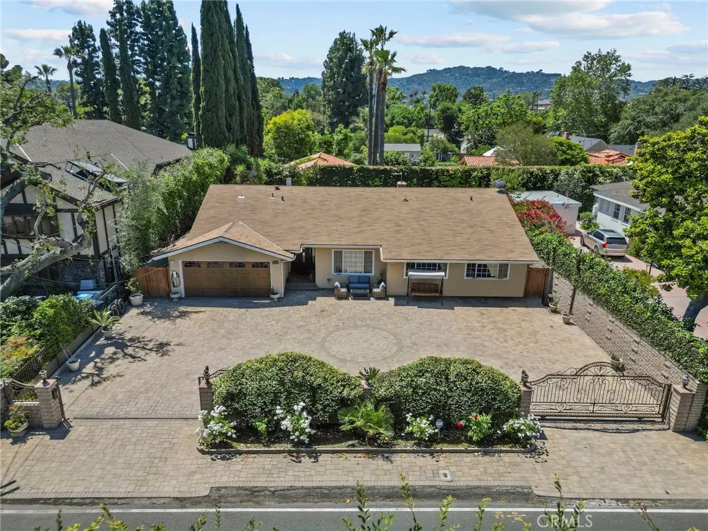 10544 Camarillo Street, Toluca Lake, CA — listing photo 1