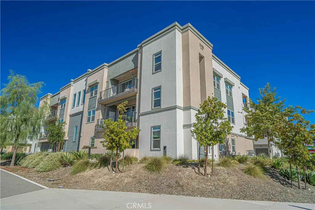 27406 Merlin 101, Valencia, CA — listing photo 1