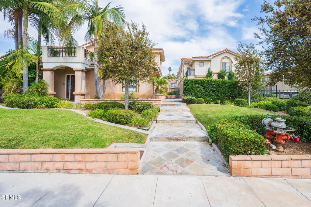 46 S Roosevelt Avenue 8, Pasadena, CA — listing photo 1