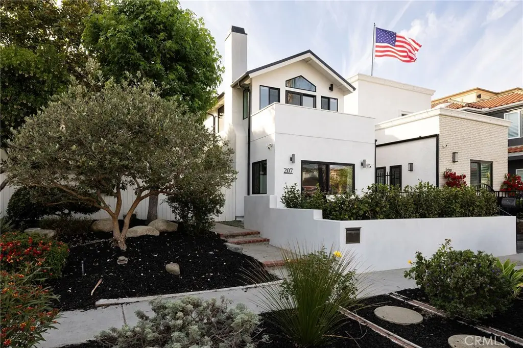 Single Family Residence for sale at 207 21st, Huntington Beach, CA featuring 3 beds and 3 baths