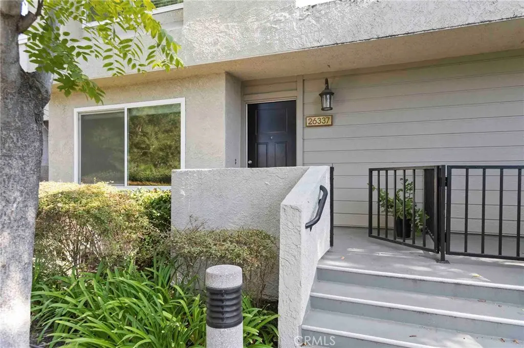 Condominium for sale at 26337 W Grove Cir, Lake Forest, CA featuring 2 beds and 3 baths