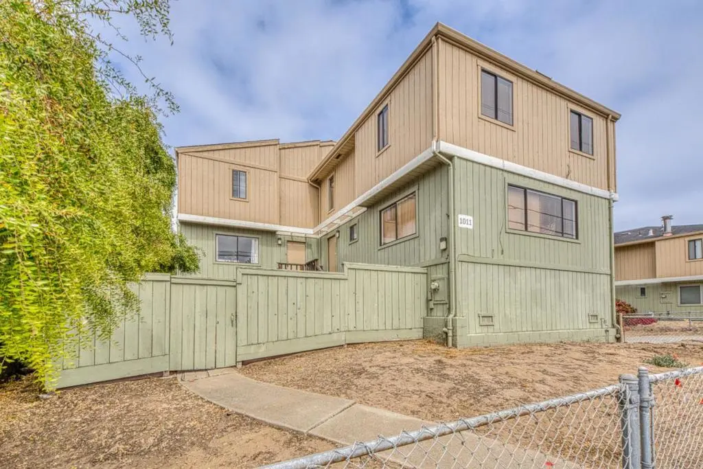1011 Hilby Avenue D, Seaside, CA — listing photo 1
