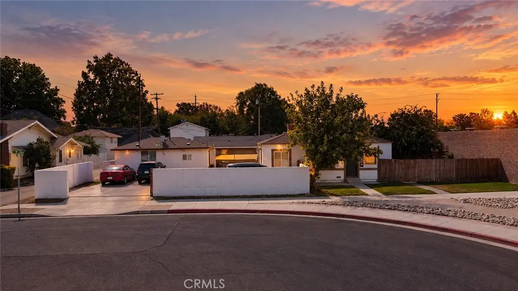 2321 B, Bakersfield, CA — listing photo 1