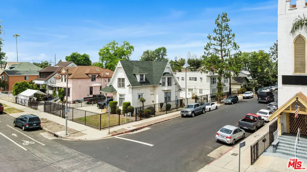 933 E 28th Street, Los Angeles, CA — listing photo 1