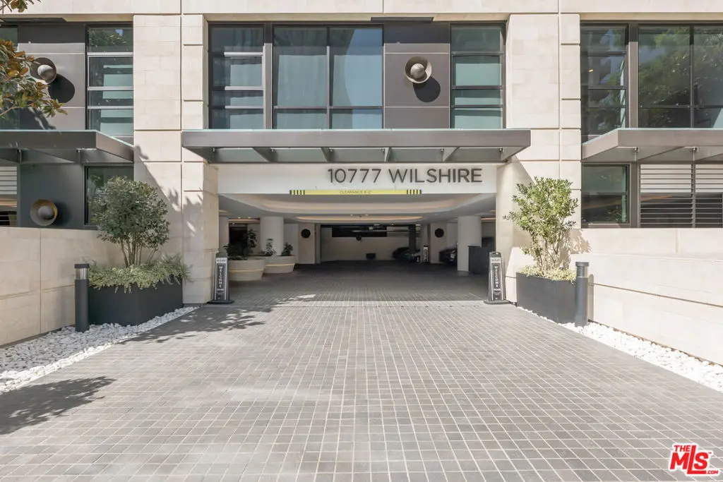 Condominium for rent at 10777 Wilshire Boulevard 603, Los Angeles, CA featuring 2 beds and 3 baths