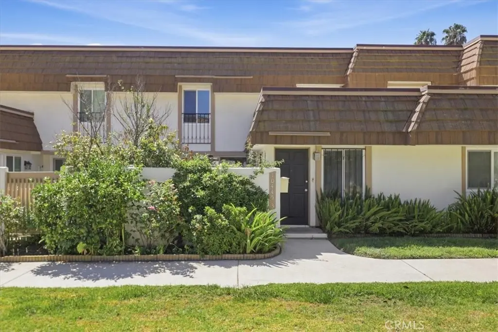 10445 Larwin unit 3 3, Chatsworth, CA — listing photo 1