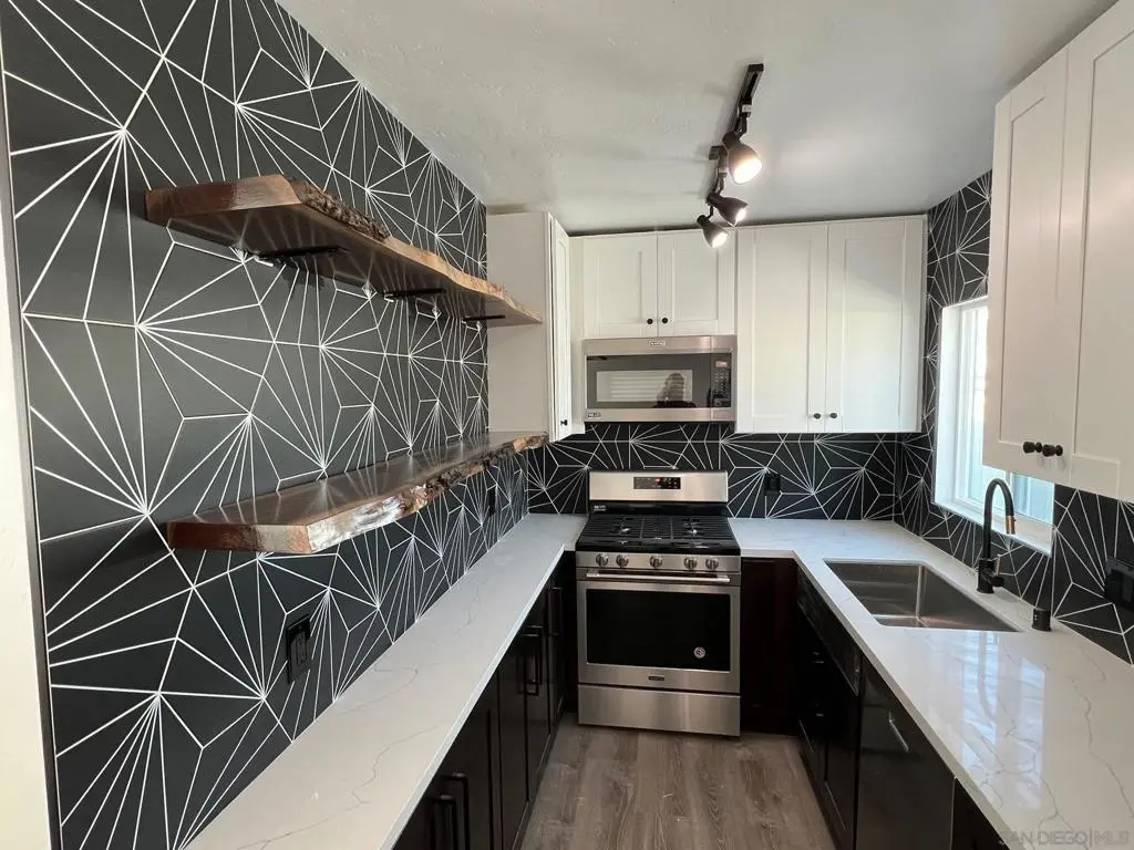 Apartment for rent at 2019 Reed Ave., San Diego, CA featuring 1 bed and 1 bath