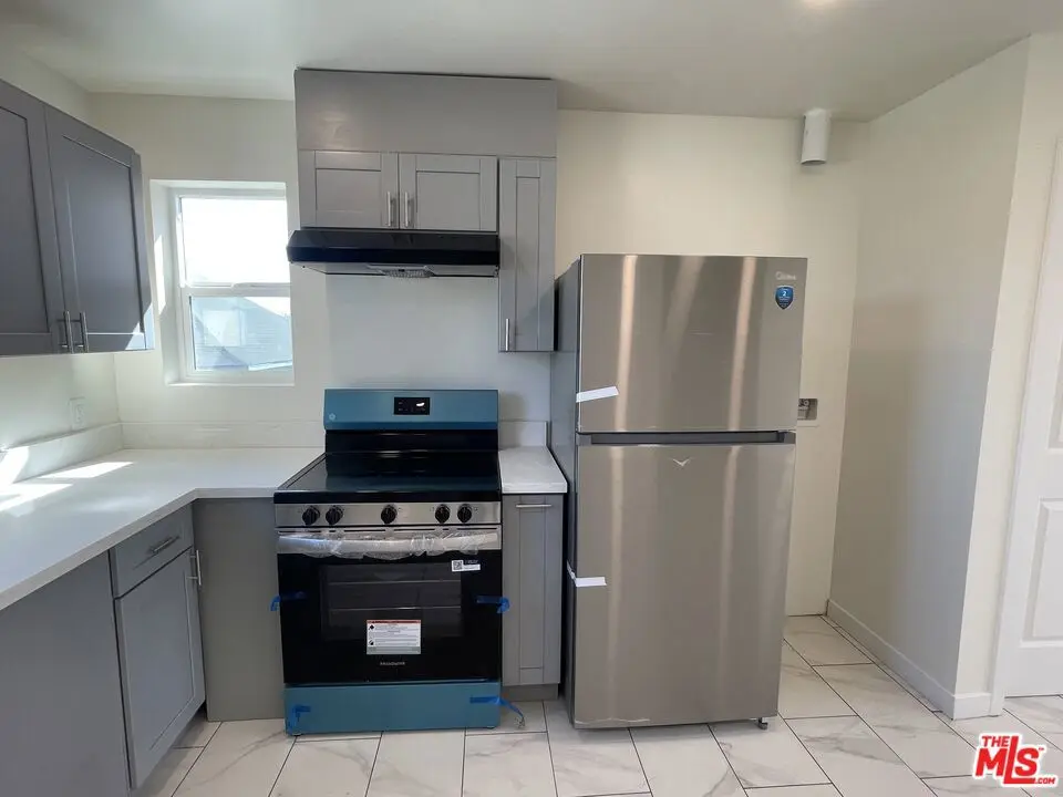 Apartment for rent at 1363 23rd St Street, Los Angeles, CA featuring 3 beds and 2 baths