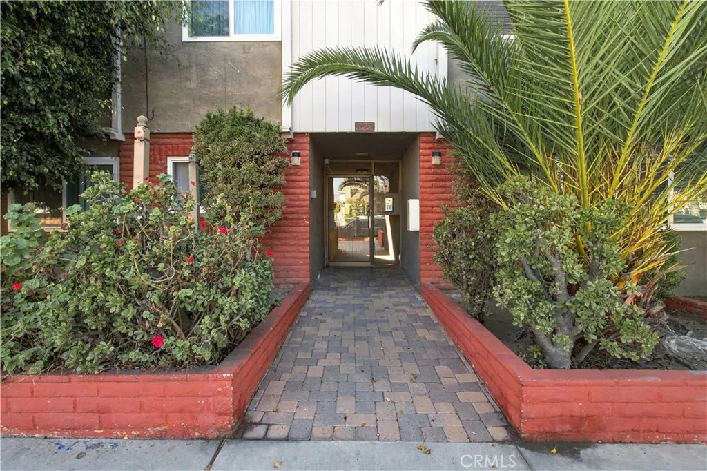 725 Coronado Ave 112, Long Beach, CA — listing photo 1