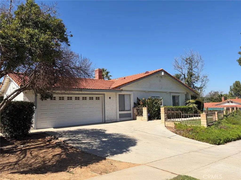 538 Iris Street, Redlands, CA — listing photo 1