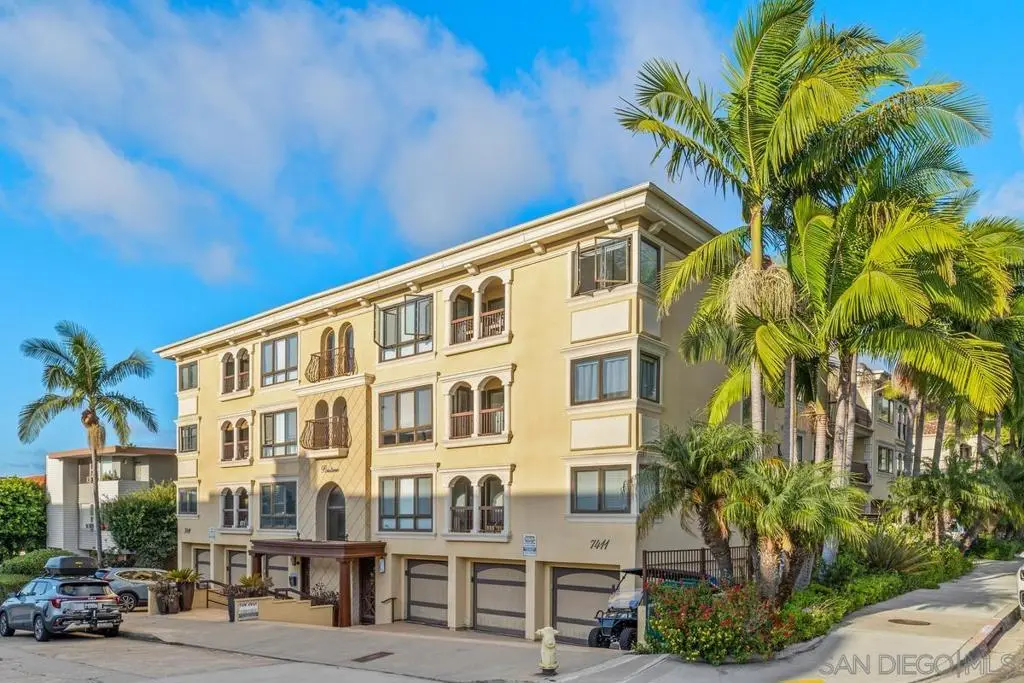 7411 Herschel 3F, La Jolla, CA — listing photo 1