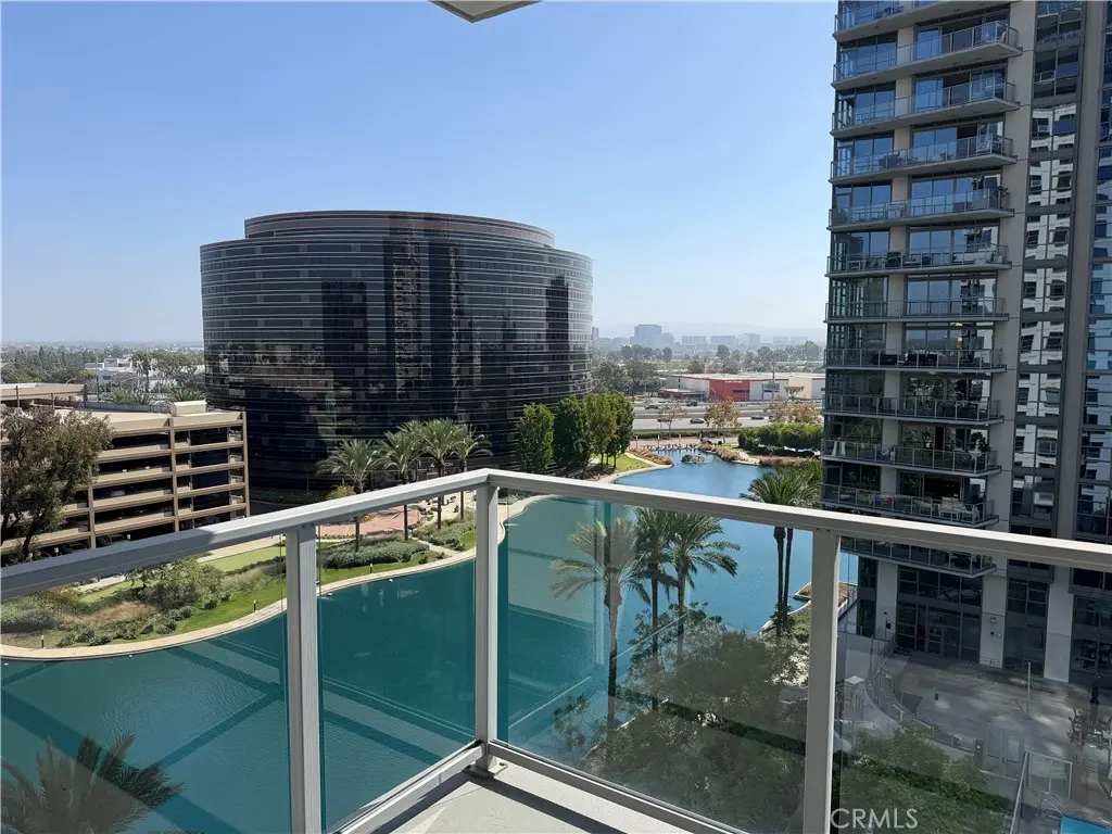 Apartment for rent at 9 MacArthur Place, N. Unit 904, Santa Ana, CA featuring 1 bed and 1 bath