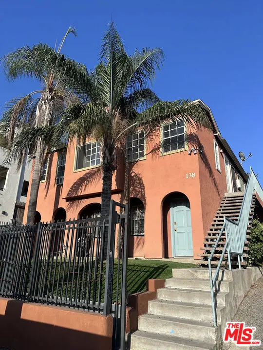 Condominium for rent at 138 N Mariposa Avenue C, Los Angeles, CA featuring 1 bed and 1 bath