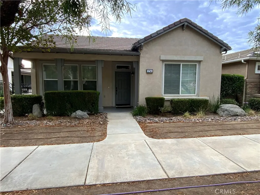256 Four Seasons, Hemet, CA — listing photo 1