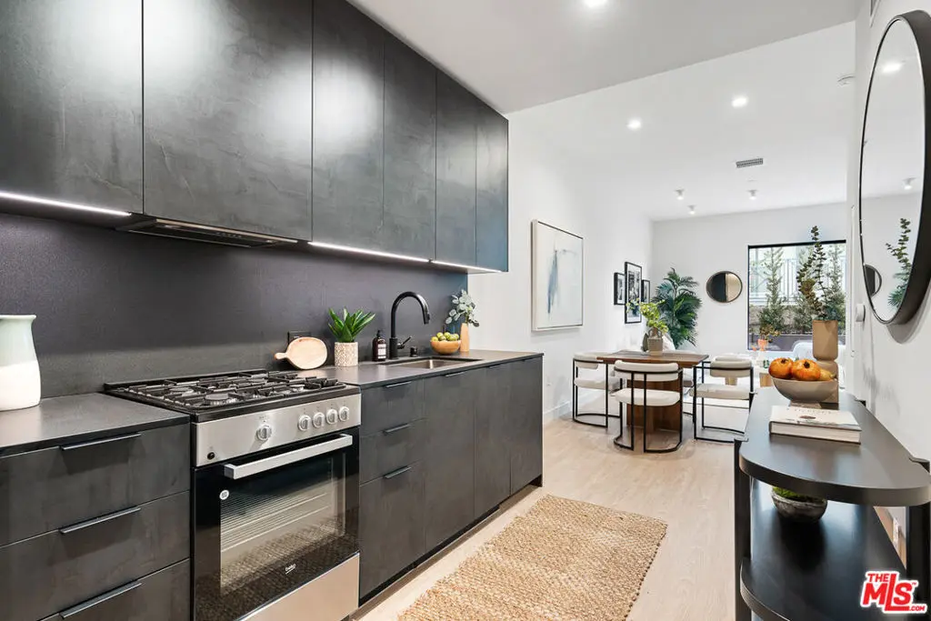 3688 Overland Avenue 302, Los Angeles, CA — listing photo 1