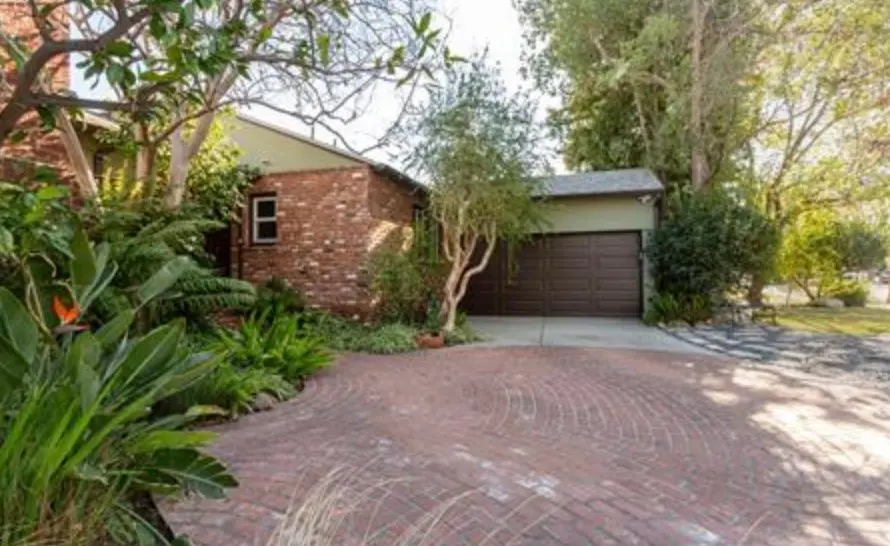 6500 Glade Avenue, Woodland Hills, CA — listing photo 1