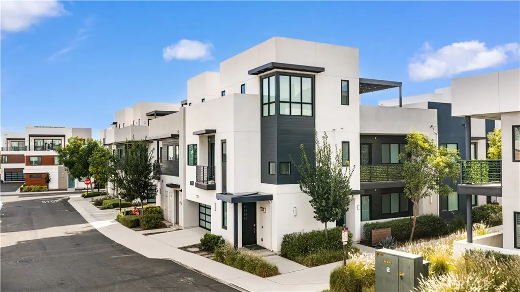 65 ballast point, Tustin, CA — listing photo 1