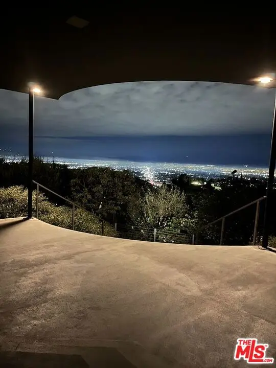Single Family Residence for rent at 14513 Mulholland Drive, Los Angeles, CA featuring 2 beds and 3 baths