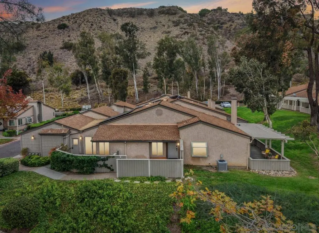 5617 Adobe Falls Rd D, San Diego, CA — listing photo 1