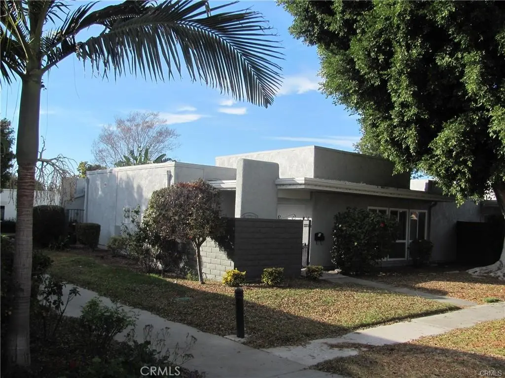 2126 Via Puerta #H, Laguna Woods, CA — listing photo 1