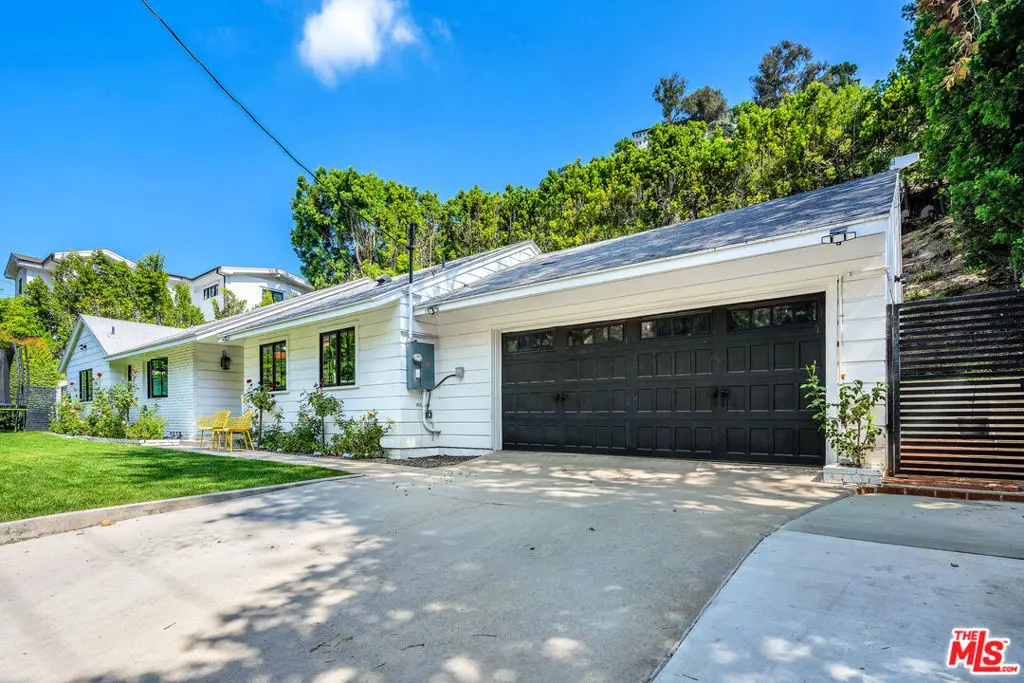 1450 N Bundy Drive, Los Angeles, CA — listing photo 1
