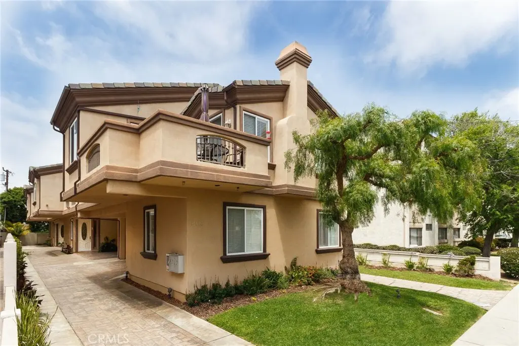 2113 Mathews, Redondo Beach, CA — listing photo 1