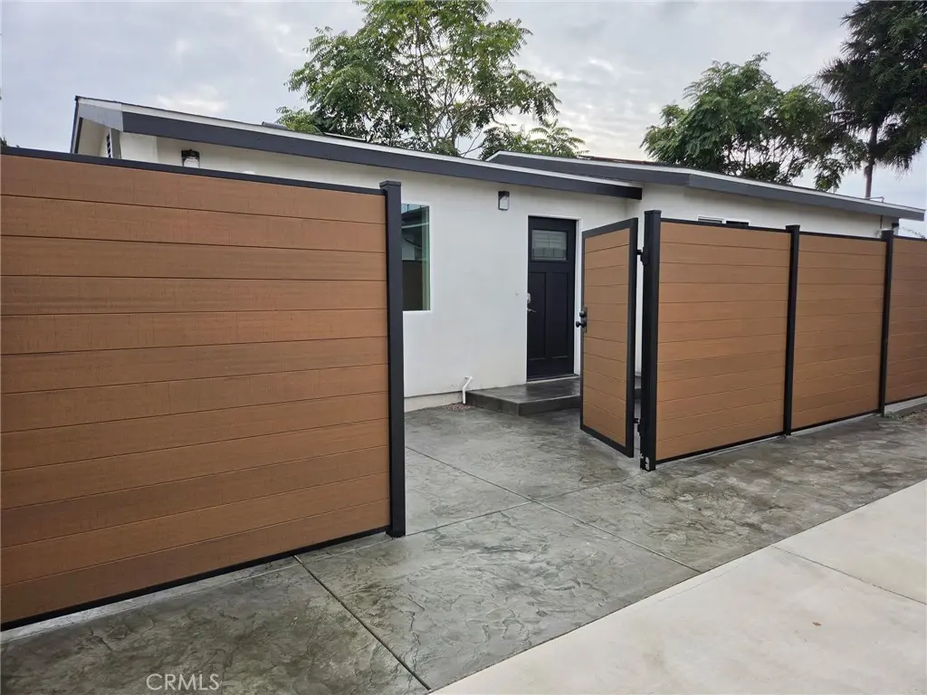Single Family Residence for rent at 240 S Arizona, Los Angeles, CA featuring 2 beds and 2 baths