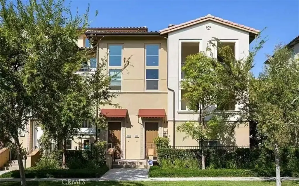 Condominium for rent at 223 Native Spring, Irvine, CA featuring 3 beds and 3 baths