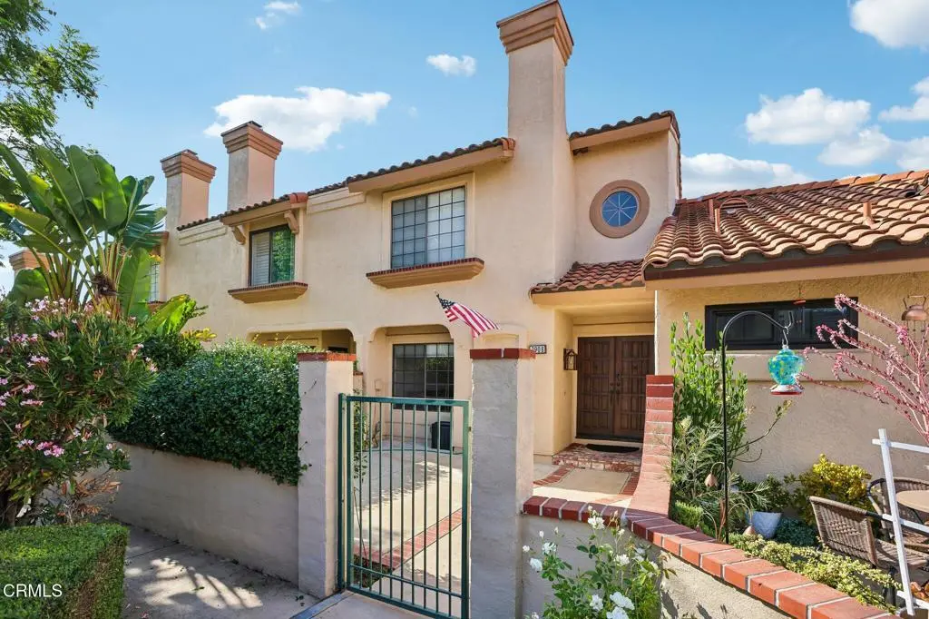 390 Country Club Drive B, Simi Valley, CA — listing photo 1