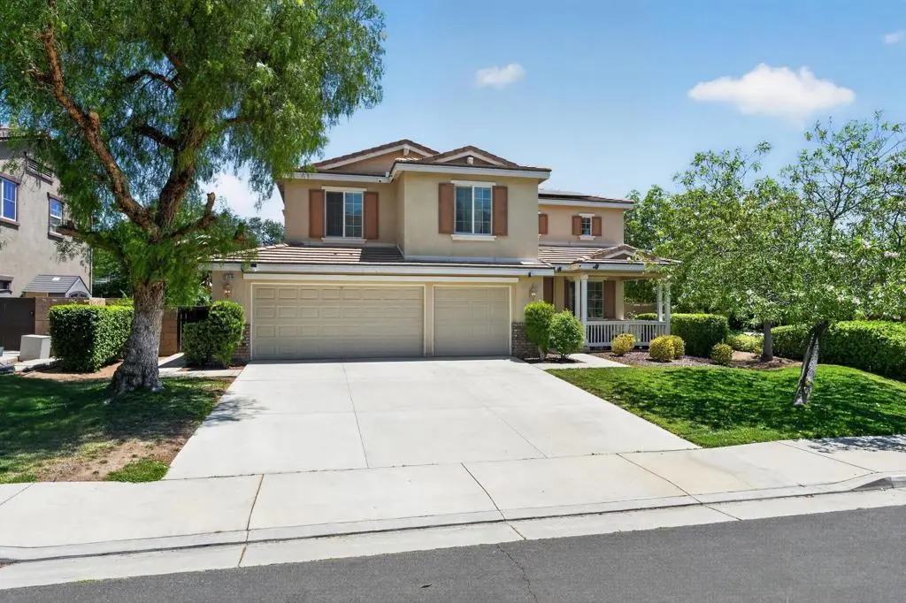 Single Family Residence for sale at 21516 Coral Rock Lane, Wildomar, CA featuring 5 beds and 3 baths