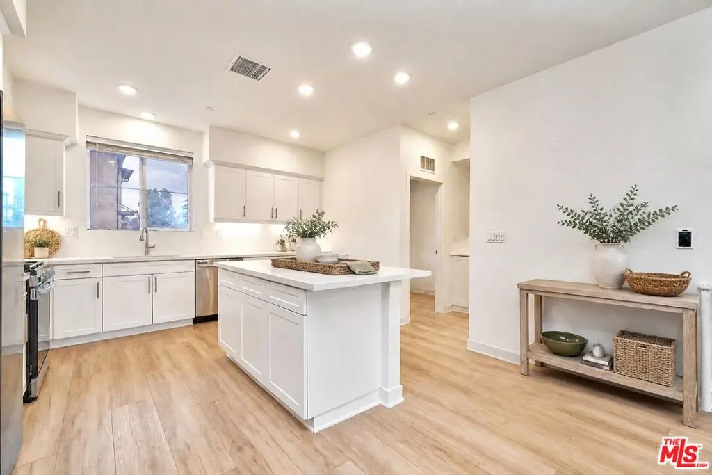 11737 Florence Avenue 6, Santa Fe Springs, CA — listing photo 1