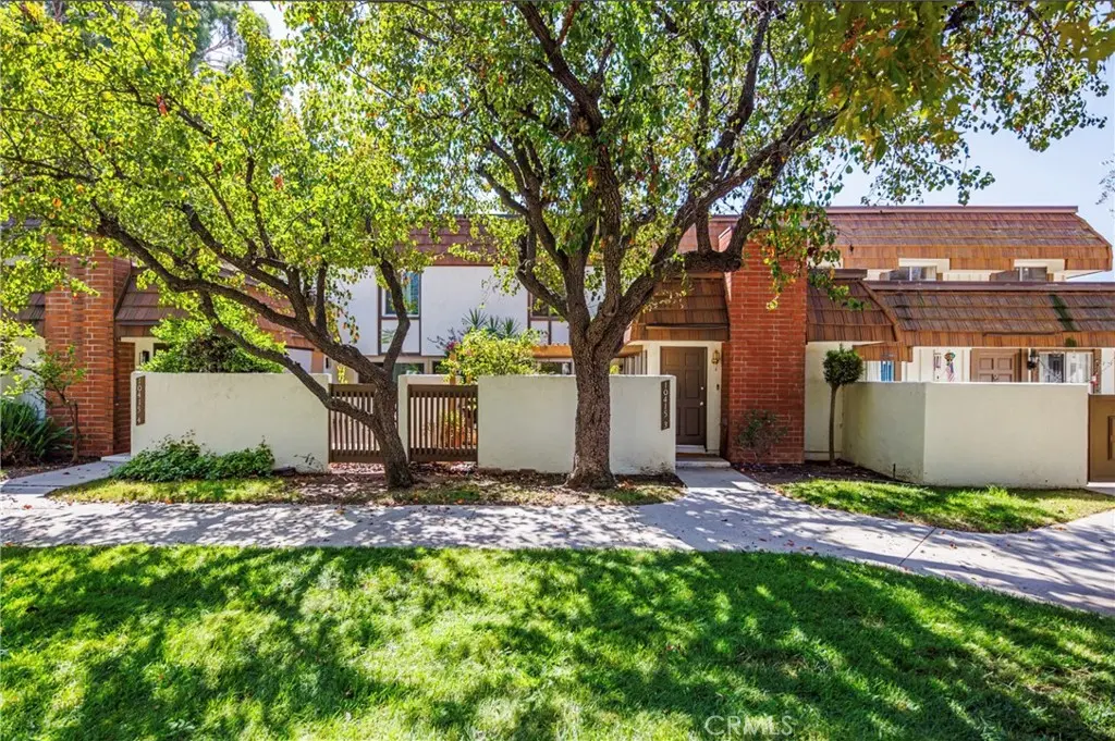 10415 Larwin, Chatsworth, CA — listing photo 1