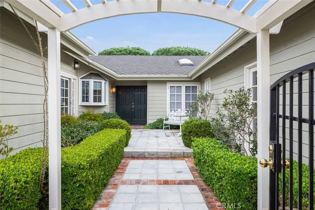 Single Family Residence for rent at 2912 Catalpa, Newport Beach, CA featuring 4 beds and 3 baths
