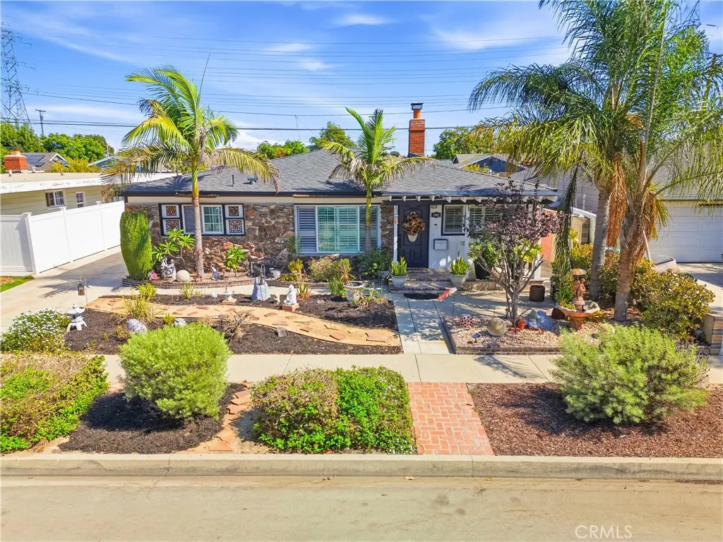 2102 Pattiz Avenue, Long Beach, CA — listing photo 1