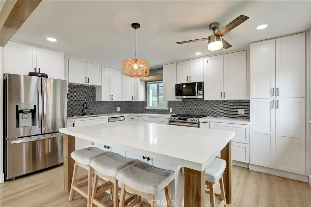 Single Family Residence for sale at 33288 Landerville, Lake Elsinore, CA featuring 2 beds and 1 bath