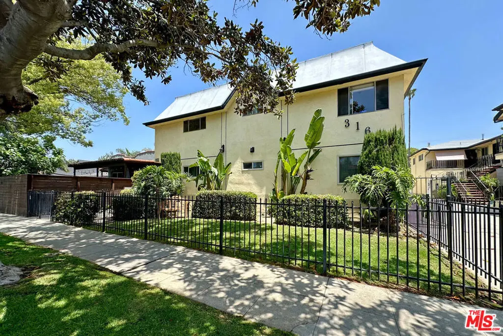 Condominium for rent at 3161 Perlita Avenue 1, Los Angeles, CA featuring 2 beds and 1 bath
