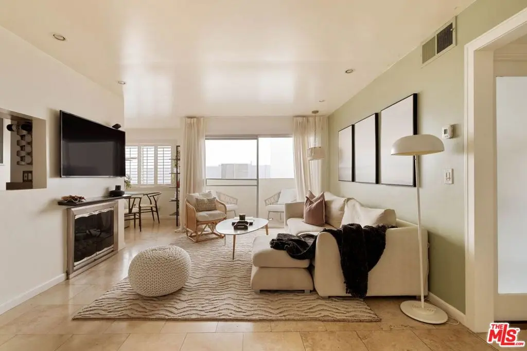 1021 N Crescent Heights Boulevard 207, Los Angeles, CA — listing photo 1