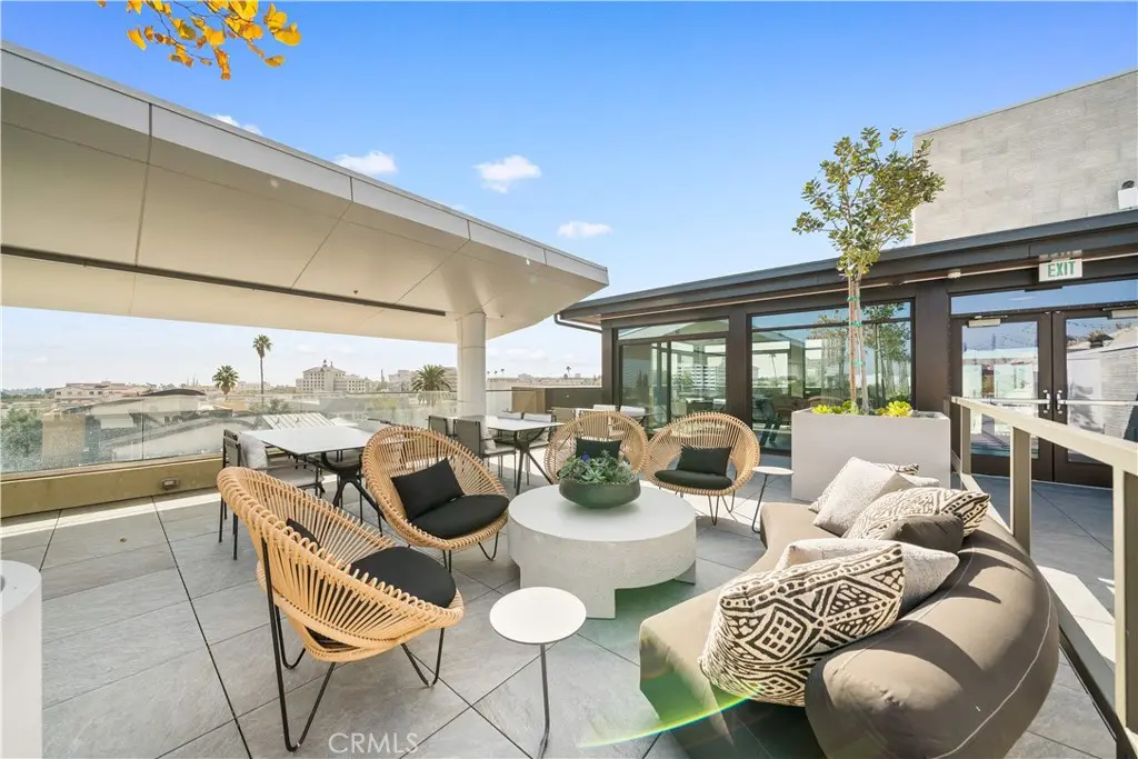 709 E Walnut Street 215, Pasadena, CA — listing photo 1