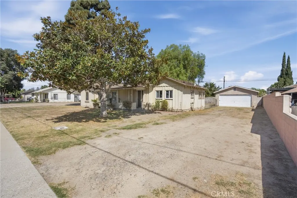 2425 W Occidental Street, Santa Ana, CA — listing photo 1
