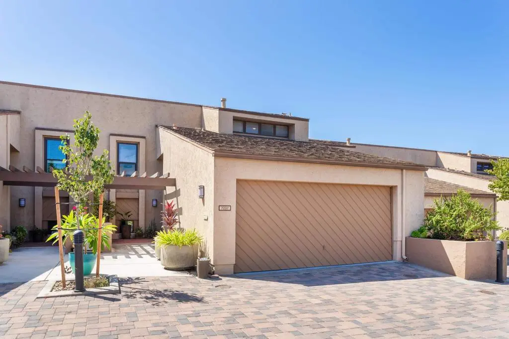 Condominium for sale at 7237 Plaza De La Costa, Carlsbad, CA featuring 3 beds and 3 baths