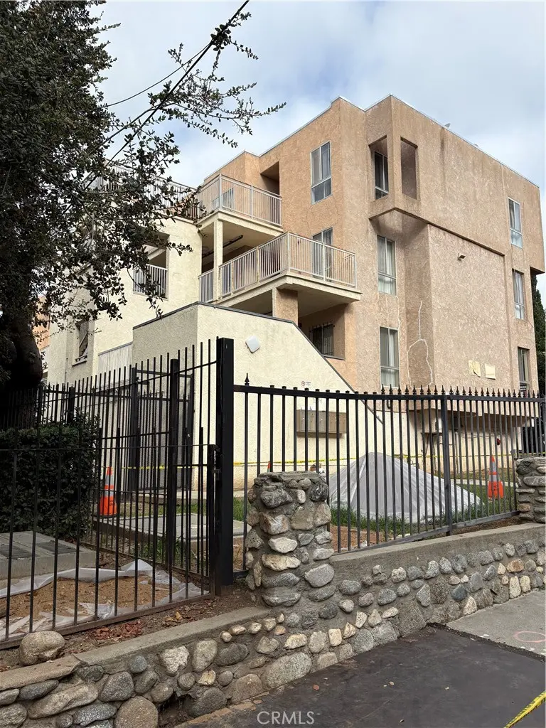 1095 N Raymond, Pasadena, CA — listing photo 1