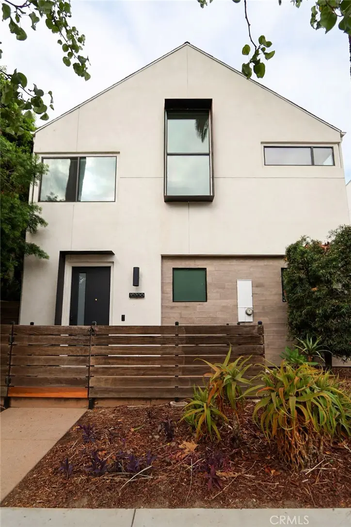 10700 W Octave, North Hollywood, CA — listing photo 1