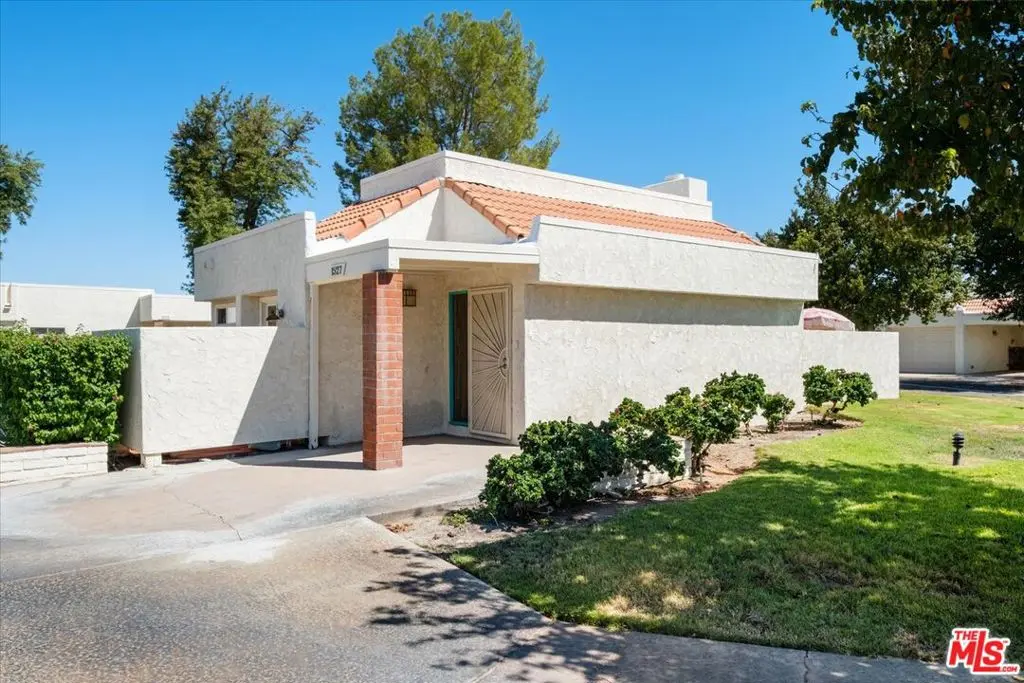 1527 Spyglass Plaza, Palm Springs, CA — listing photo 1