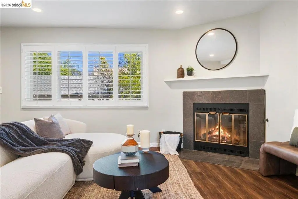 163 N Parkwood AVE APT 3, Pasadena, CA — listing photo 1