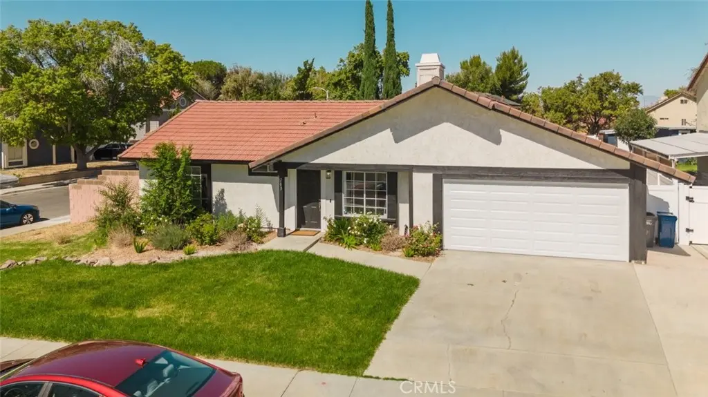 Single Family Residence for rent at 203 Linda Court, Palmdale, CA featuring 3 beds and 2 baths