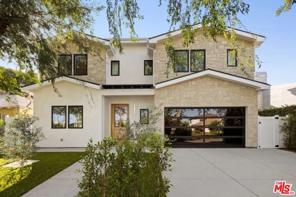 Single Family Residence for sale at 2929 Cardiff Avenue, Los Angeles, CA featuring 6 beds and 7 baths