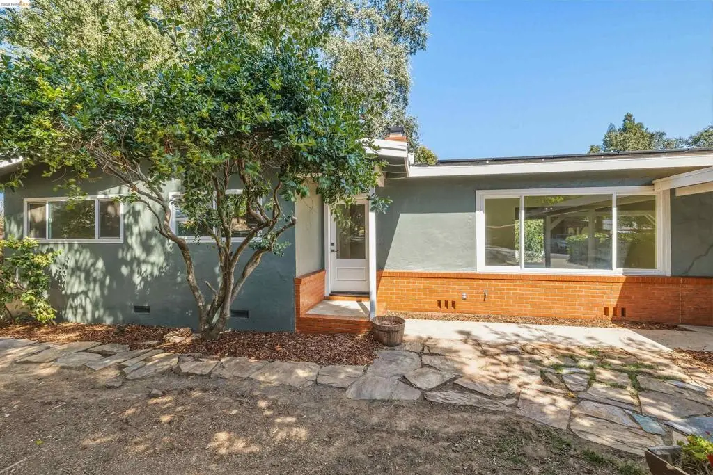 Single Family Residence for sale at 327 Calaveras Way, Sonora, CA featuring 3 beds and 2 baths