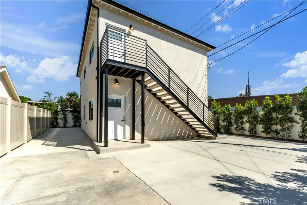 4698 Kraft Avenue, Valley Village, CA — listing photo 1