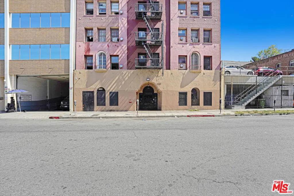 Condominium for rent at 610 S Coronado Street 506, Los Angeles, CA and 1 bath